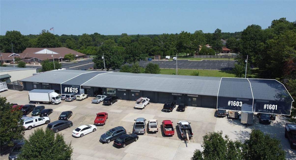 1. Commercial at 1601 W Acorn Drive Rogers, Arkansas 72756 United States