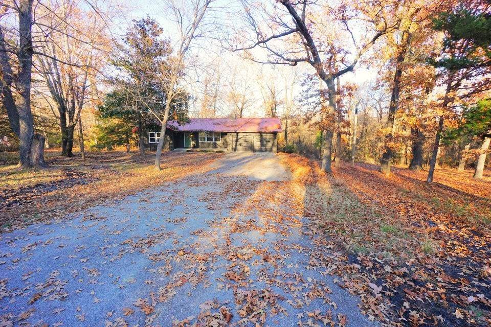 3. Single Family Homes for Sale at 133 Robinhood Drive Cassville, Missouri 65625 United States