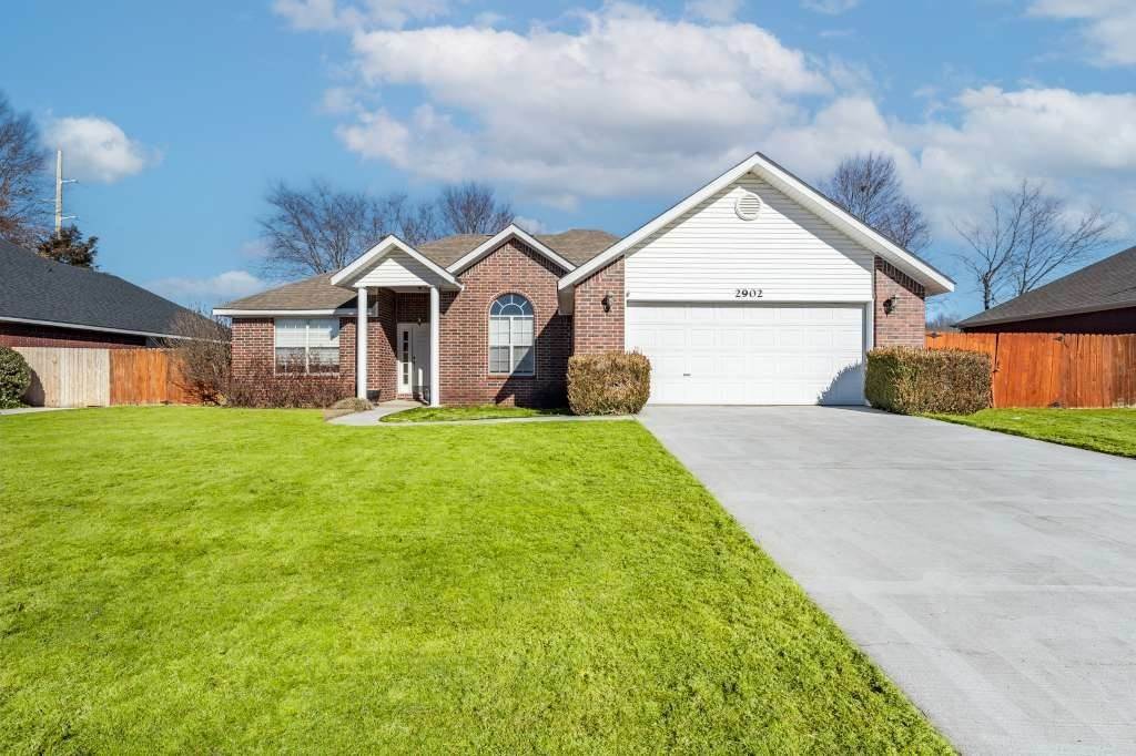 2. Single Family Homes for Sale at 2902 Amberwood Street Springdale, Arkansas 72762 United States
