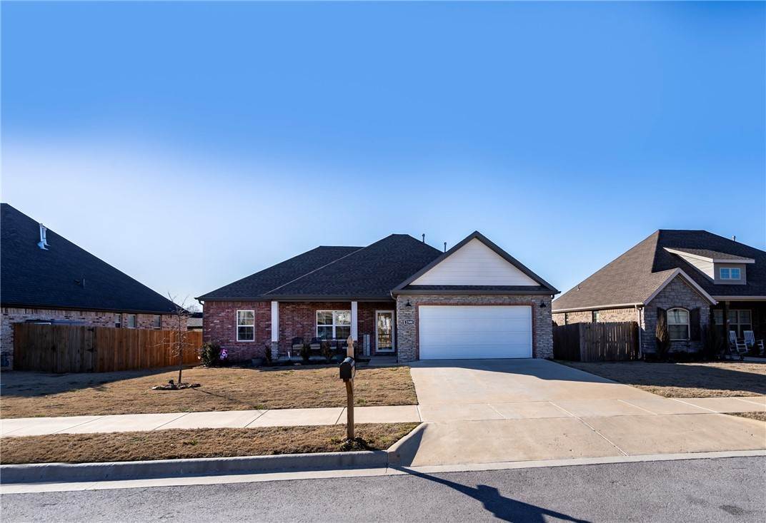 1. Single Family Homes for Sale at 2300 N Elisabeth Street Siloam Springs, Arkansas 72761 United States
