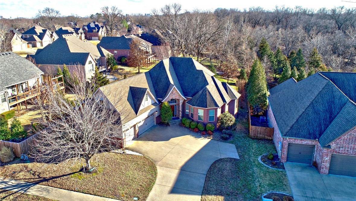 2. Single Family Homes for Sale at 712 NE Essex Avenue Bentonville, Arkansas 72712 United States