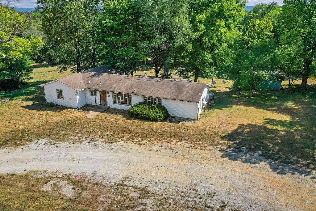 3. Single Family Homes for Sale at 1069 W Highway 62 Berryville, Arkansas 72616 United States