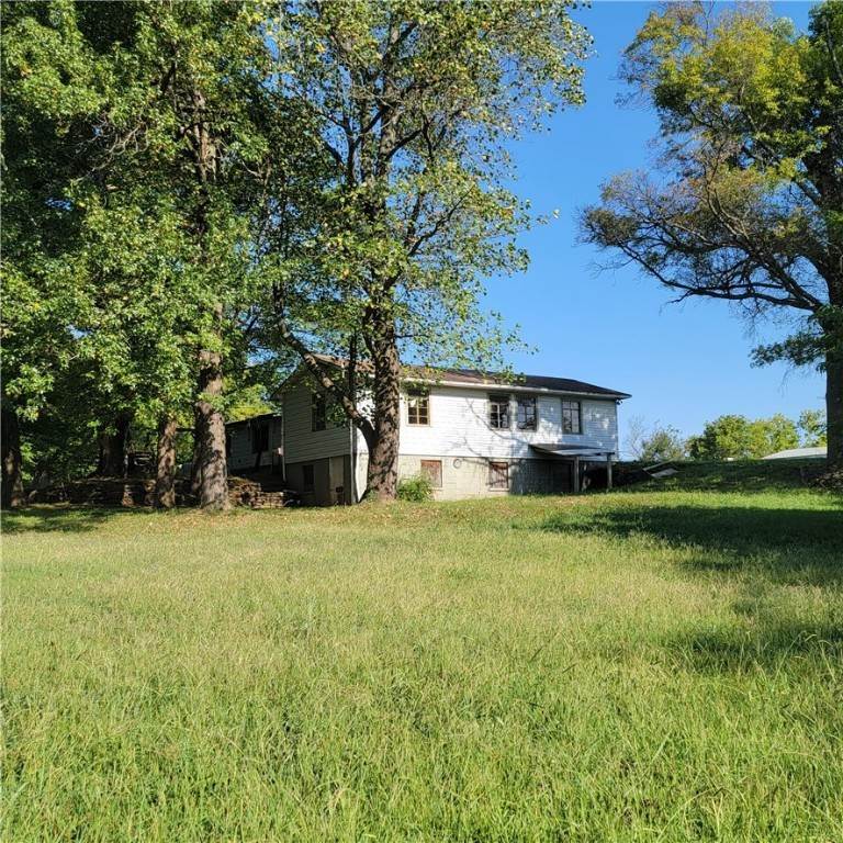 7. Single Family Homes for Sale at 1069 W Highway 62 Berryville, Arkansas 72616 United States