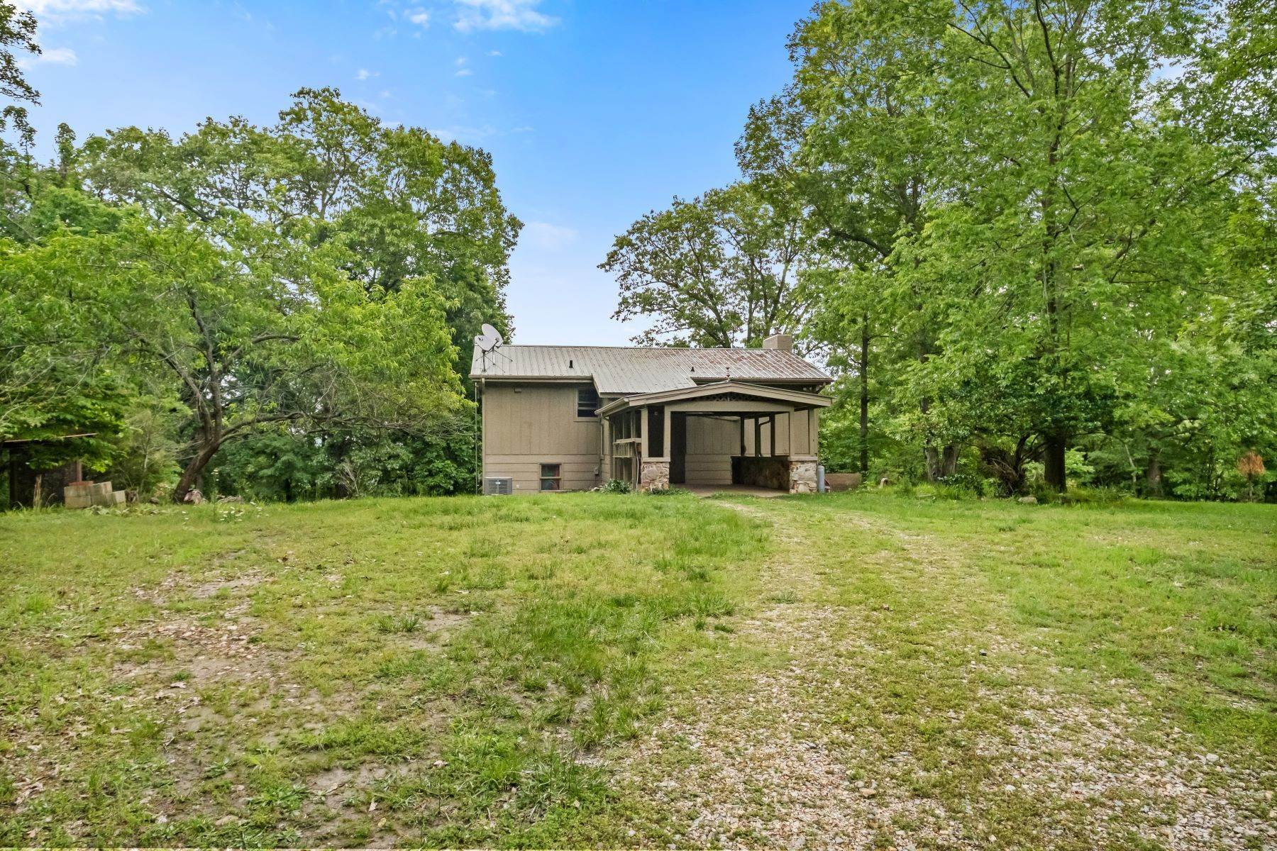 22. Single Family Homes for Sale at 1042 County Road 155, Eureka Springs, AR 72632 1042 County Road 155 Eureka Springs, Arkansas 72632 United States